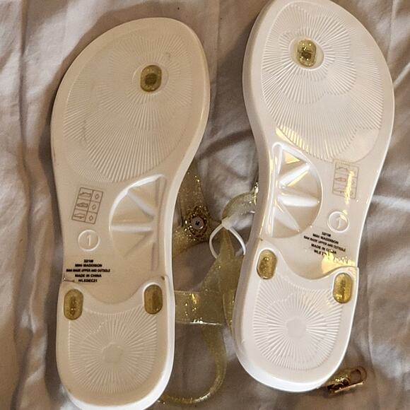 NEW Kurt Geiger London Mini Maddison Sandals White Gold Girls size 1 - Picture 3 of 3